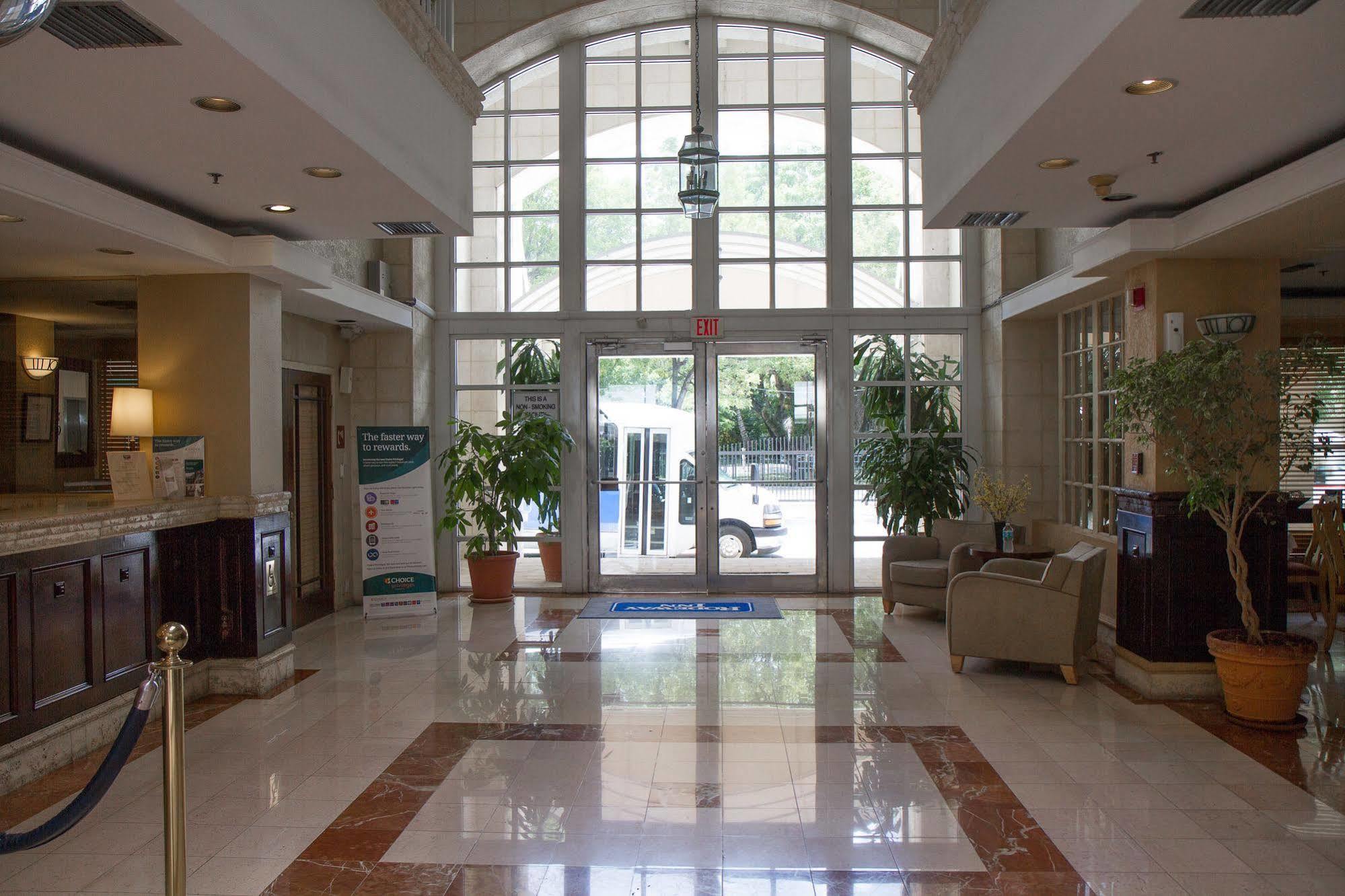 Rodeway Inn South Miami - Coral Gables Экстерьер фото